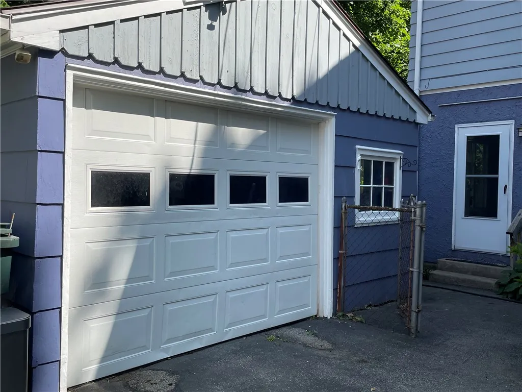 1.5 car garage while not attached to the house, is pretty close!