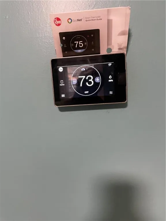 Programable thermostat.