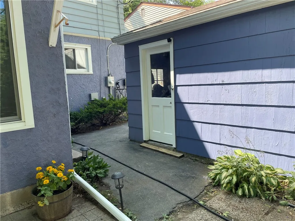 Check out how convenient the garage is to the house!