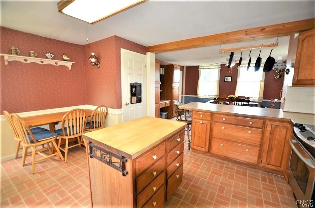 8024 Kellogg Street, Kirkland, New York 13323, Kirkland, New York 13323, 5 Bedrooms Bedrooms, 9 Rooms Rooms,2 BathroomsBathrooms,Residential,For Sale,8024 Kellogg Street, Kirkland, New York 13323,S1623745