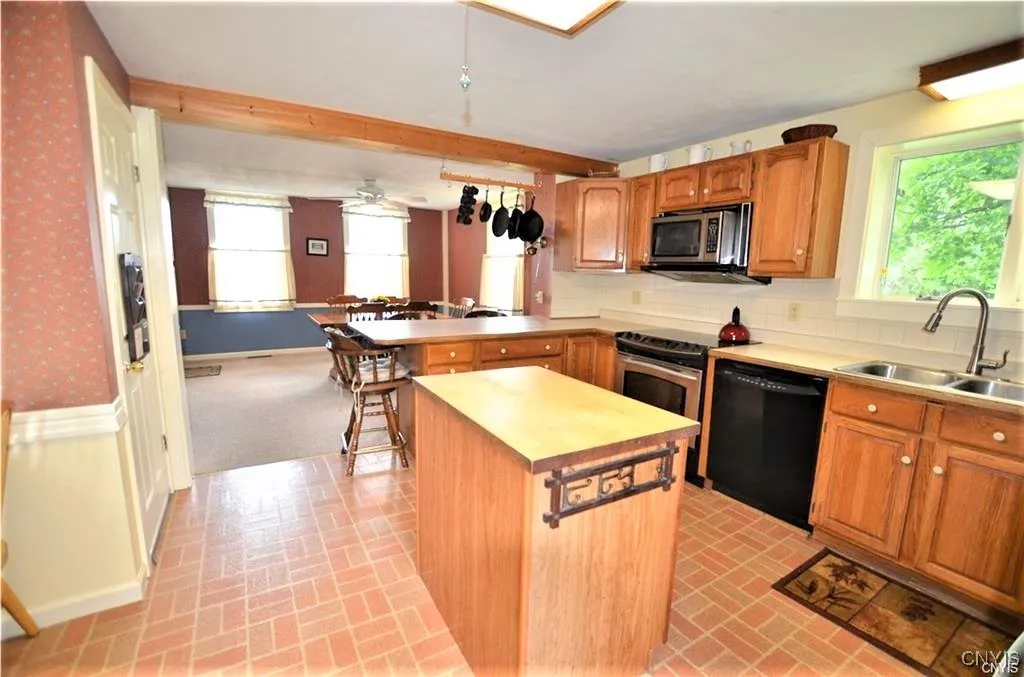 8024 Kellogg Street, Kirkland, New York 13323, Kirkland, New York 13323, 5 Bedrooms Bedrooms, 9 Rooms Rooms,2 BathroomsBathrooms,Residential,For Sale,8024 Kellogg Street, Kirkland, New York 13323,S1623745