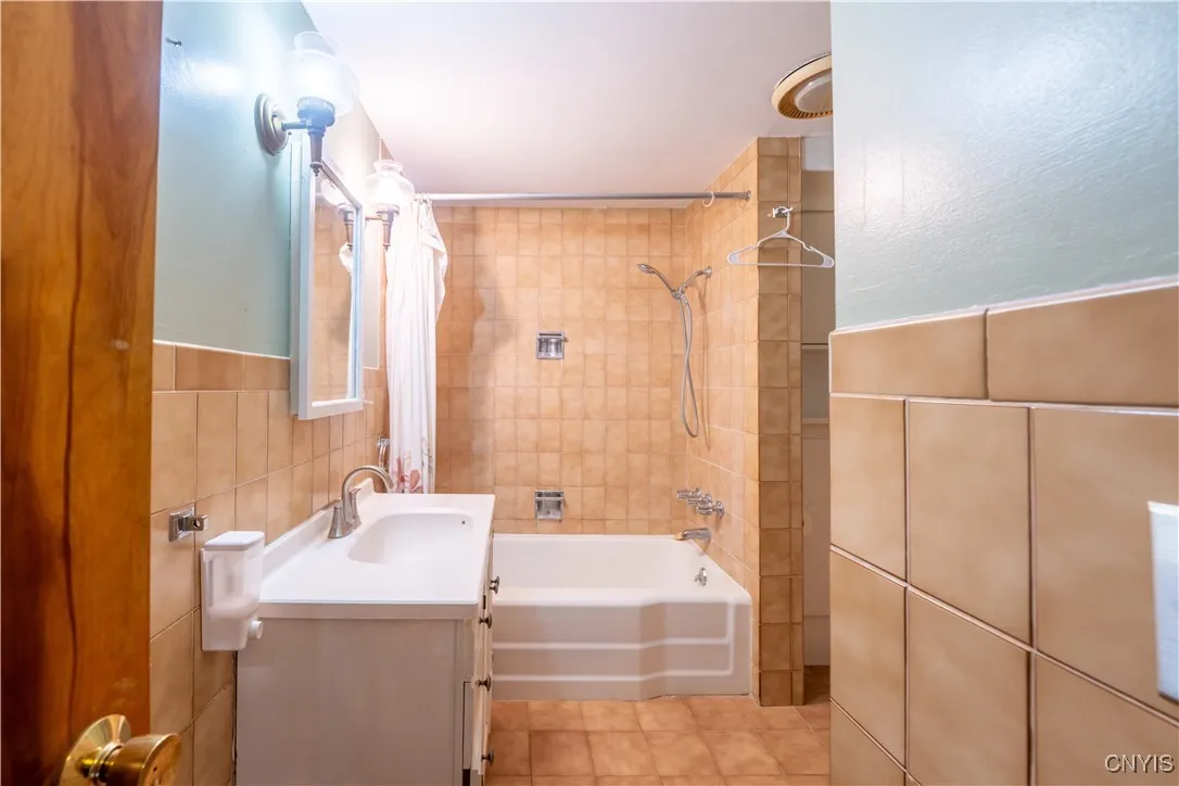 8024 Kellogg Street, Kirkland, New York 13323, Kirkland, New York 13323, 5 Bedrooms Bedrooms, 9 Rooms Rooms,2 BathroomsBathrooms,Residential,For Sale,8024 Kellogg Street, Kirkland, New York 13323,0,S1623745