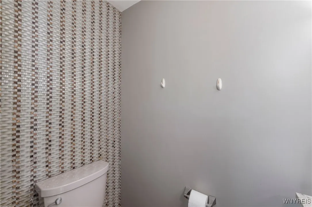 4055 River Road, Lewiston, New York 14174, Lewiston, New York 14174, 2 Bedrooms Bedrooms, 7 Rooms Rooms,1 BathroomBathrooms,Residential,For Sale,4055 River Road, Lewiston, New York 14174,B1622937