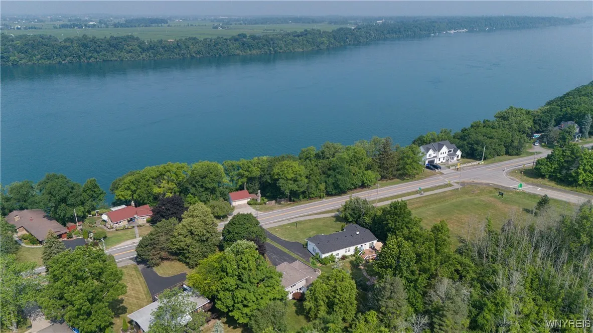 Steps away from the Lower Niagara River