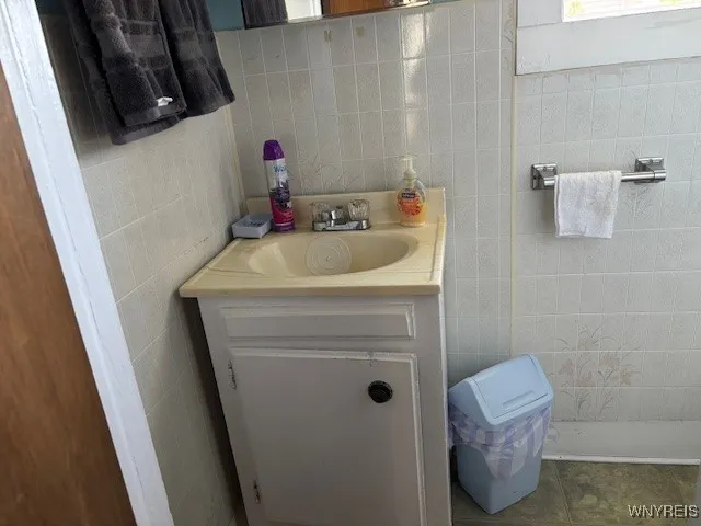 129 North Main Street, Yates, New York 14098, Yates, New York 14098, 4 Bedrooms Bedrooms, 9 Rooms Rooms,1 BathroomBathrooms,Residential,For Sale,129 North Main Street, Yates, New York 14098,B1622723