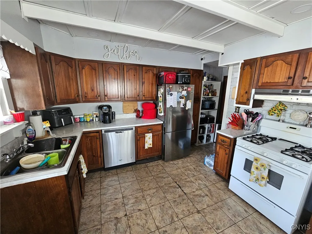 16 Mattie Street, Auburn, New York 13021, Auburn, New York 13021, 12 Bedrooms Bedrooms, ,4 BathroomsBathrooms,Residential,For Sale,16 Mattie Street, Auburn, New York 13021,S1623165