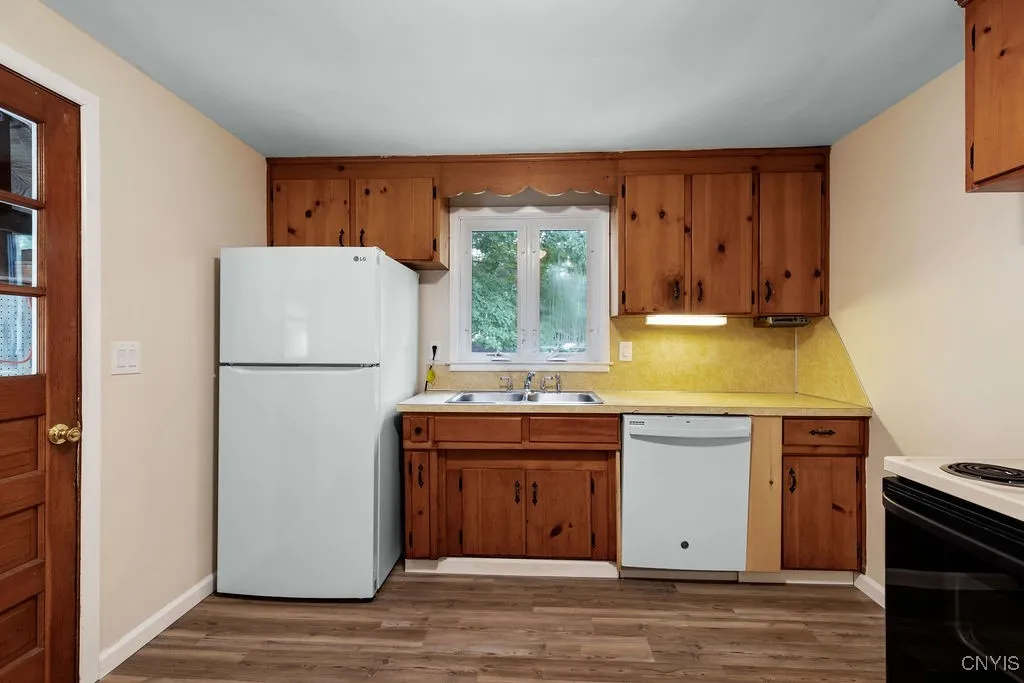 Kitchen, 405 Edgerton.