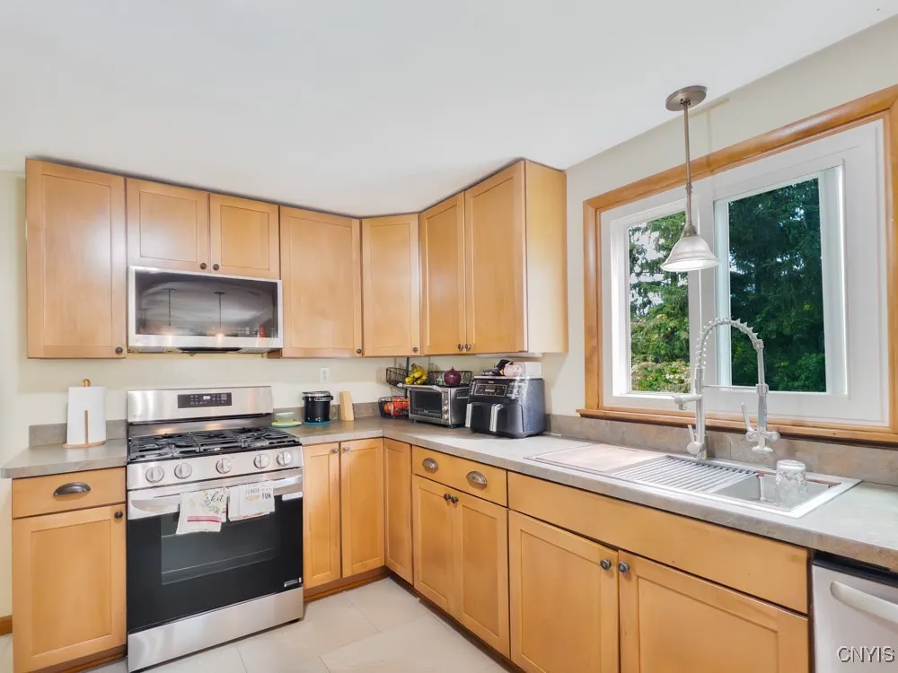 7189 Coventry Road North, Manlius, New York 13057, Manlius, New York 13057, 5 Bedrooms Bedrooms, 10 Rooms Rooms,2 BathroomsBathrooms,Residential,For Sale,7189 Coventry Road North, Manlius, New York 13057,S1623932