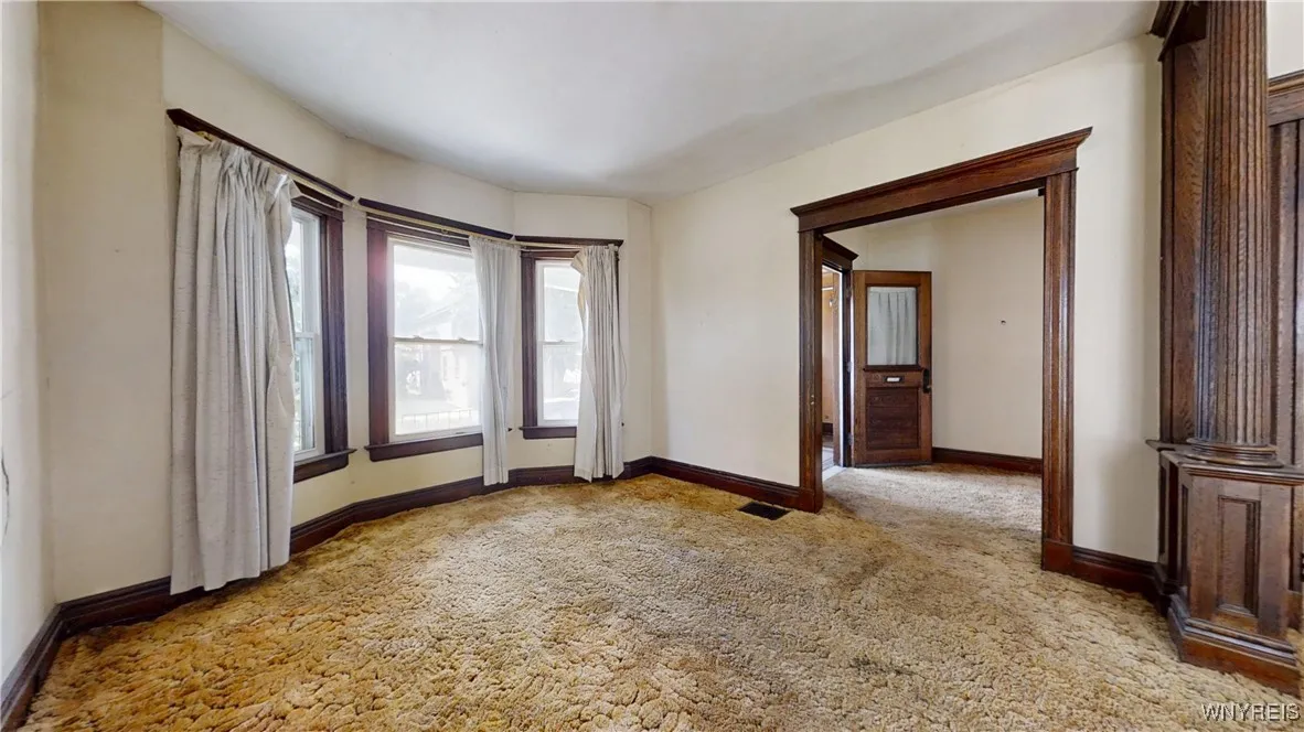 215 Baynes Street, Buffalo, New York 14213, Buffalo, New York 14213, 6 Bedrooms Bedrooms, ,2 BathroomsBathrooms,Residential,Closed,215 Baynes Street, Buffalo, New York 14213,0,B1623942