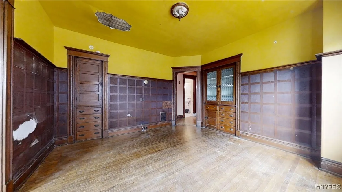 215 Baynes Street, Buffalo, New York 14213, Buffalo, New York 14213, 6 Bedrooms Bedrooms, ,2 BathroomsBathrooms,Residential,Closed,215 Baynes Street, Buffalo, New York 14213,0,B1623942