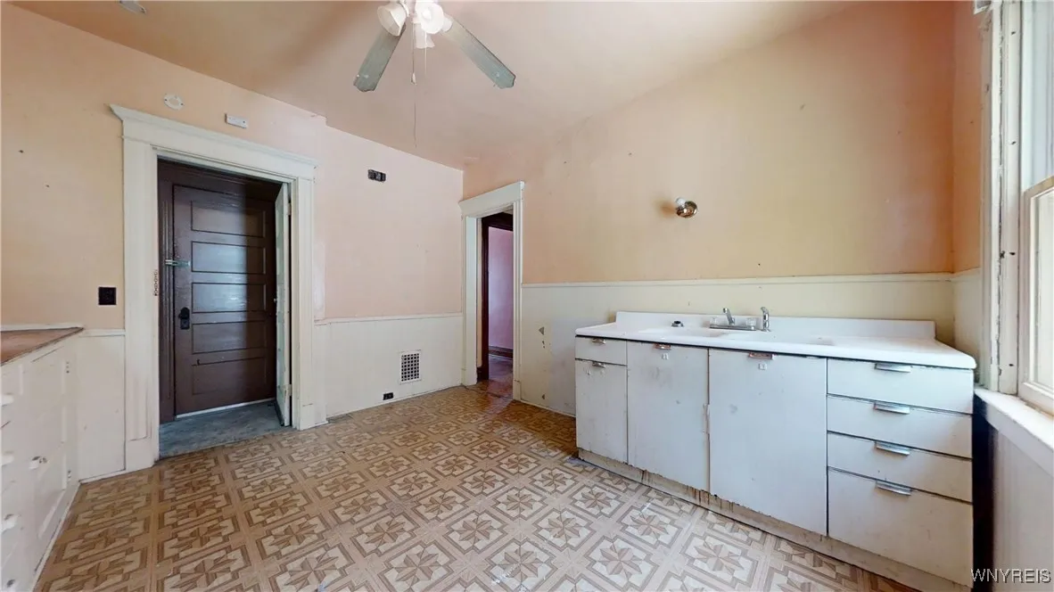 215 Baynes Street, Buffalo, New York 14213, Buffalo, New York 14213, 6 Bedrooms Bedrooms, ,2 BathroomsBathrooms,Residential,Closed,215 Baynes Street, Buffalo, New York 14213,0,B1623942