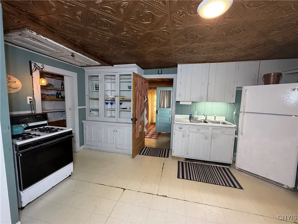 9 Allen Street, Cazenovia, New York 13035, Cazenovia, New York 13035, 4 Bedrooms Bedrooms, 9 Rooms Rooms,1 BathroomBathrooms,Residential,For Sale,9 Allen Street, Cazenovia, New York 13035,S1623215
