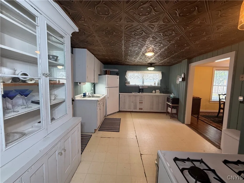 9 Allen Street, Cazenovia, New York 13035, Cazenovia, New York 13035, 4 Bedrooms Bedrooms, 9 Rooms Rooms,1 BathroomBathrooms,Residential,For Sale,9 Allen Street, Cazenovia, New York 13035,S1623215