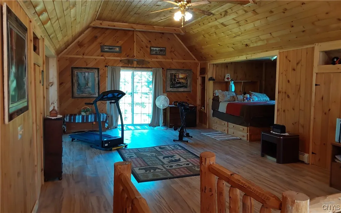 Upstairs loft area bedroom