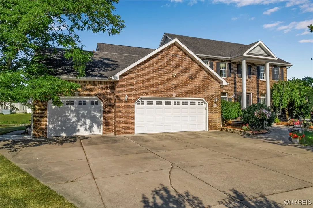 6330 Lakemont Court, Clarence, New York 14051, Clarence, New York 14051, 5 Bedrooms Bedrooms, 11 Rooms Rooms,3 BathroomsBathrooms,Residential,Closed,6330 Lakemont Court, Clarence, New York 14051,0,B1623946