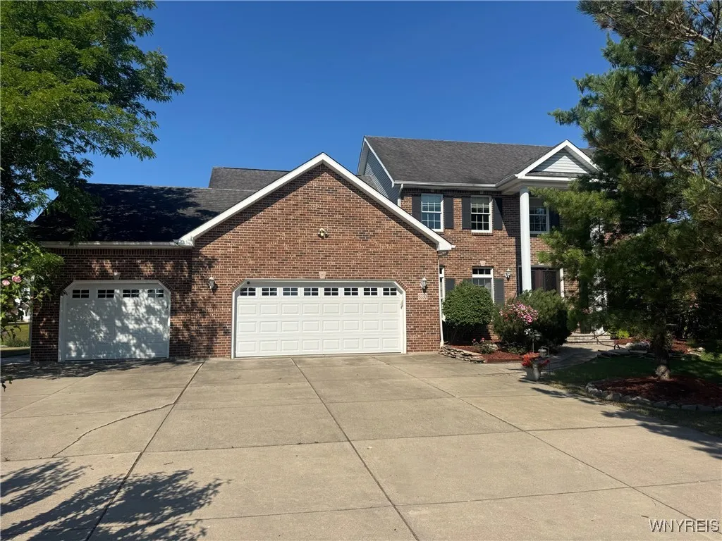 6330 Lakemont Court, Clarence, New York 14051, Clarence, New York 14051, 5 Bedrooms Bedrooms, 11 Rooms Rooms,3 BathroomsBathrooms,Residential,For Sale,6330 Lakemont Court, Clarence, New York 14051,B1623946