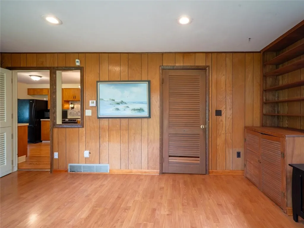 660 Westside Drive, Gates, New York 14624, Gates, New York 14624, 3 Bedrooms Bedrooms, 9 Rooms Rooms,1 BathroomBathrooms,Residential,For Sale,660 Westside Drive, Gates, New York 14624,R1623869