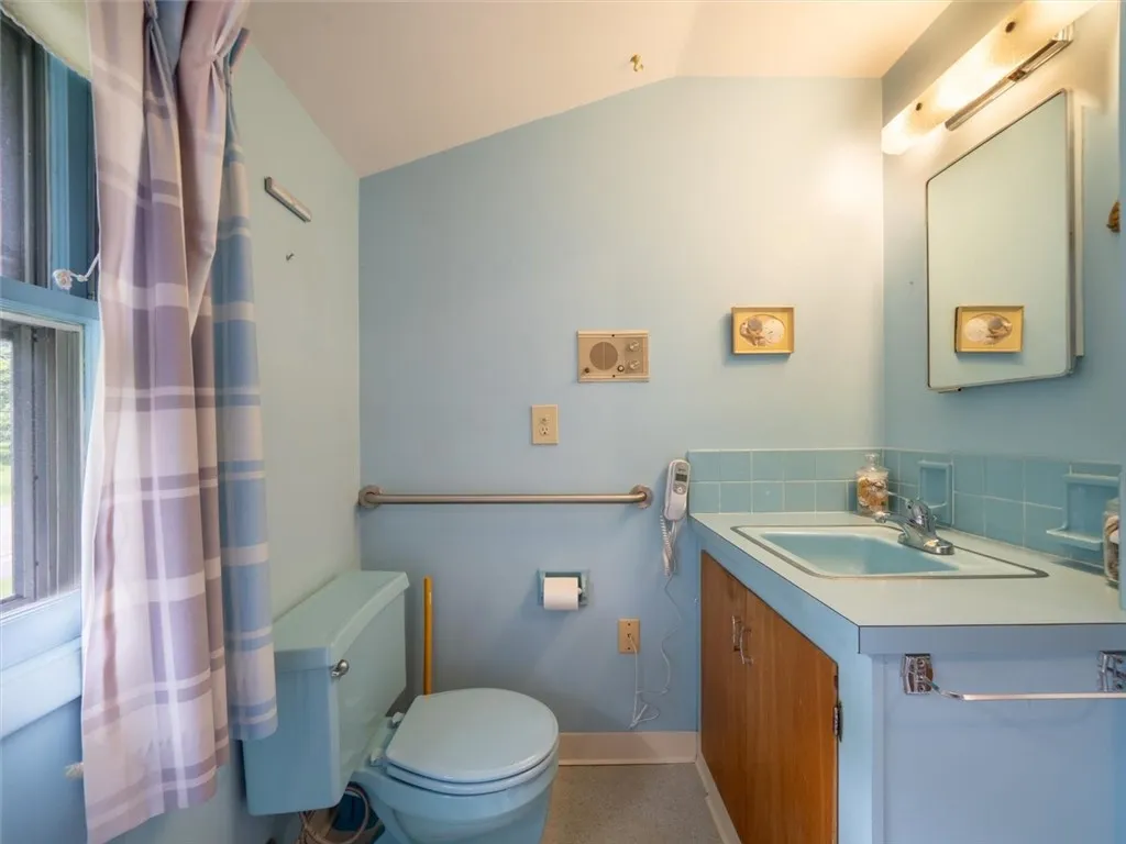 660 Westside Drive, Gates, New York 14624, Gates, New York 14624, 3 Bedrooms Bedrooms, 9 Rooms Rooms,1 BathroomBathrooms,Residential,For Sale,660 Westside Drive, Gates, New York 14624,R1623869