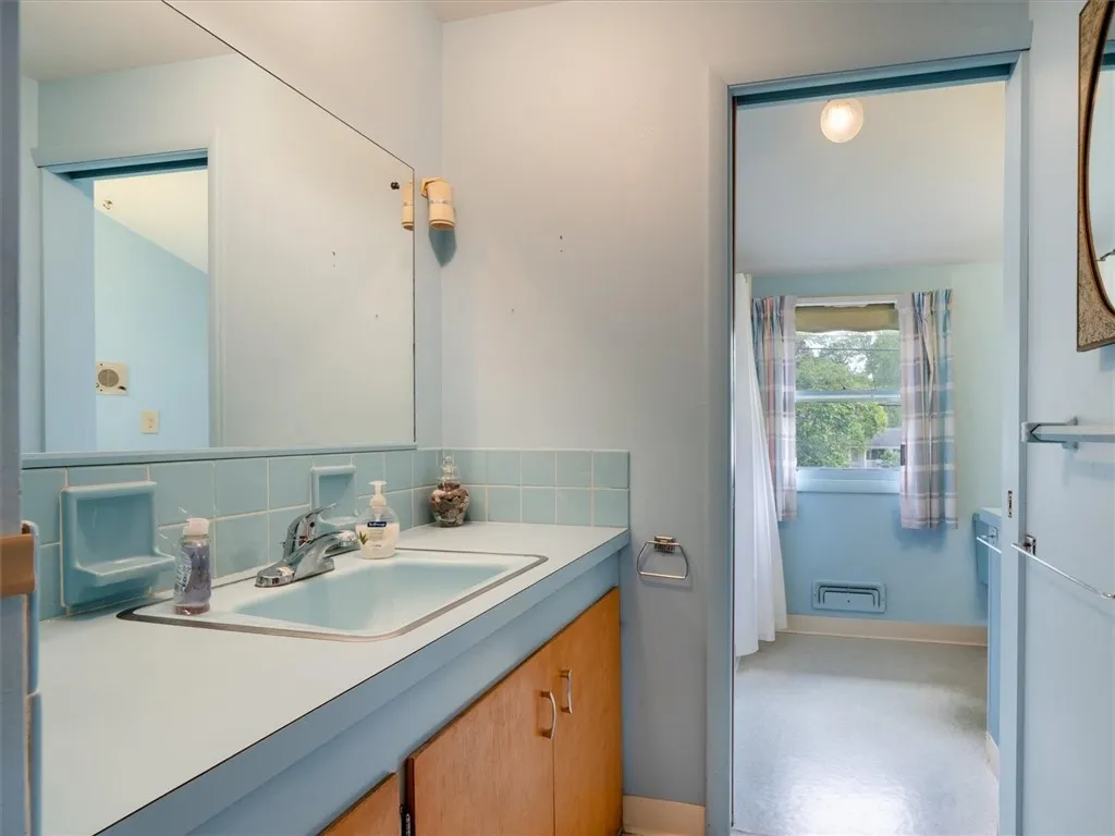 660 Westside Drive, Gates, New York 14624, Gates, New York 14624, 3 Bedrooms Bedrooms, 9 Rooms Rooms,1 BathroomBathrooms,Residential,For Sale,660 Westside Drive, Gates, New York 14624,R1623869