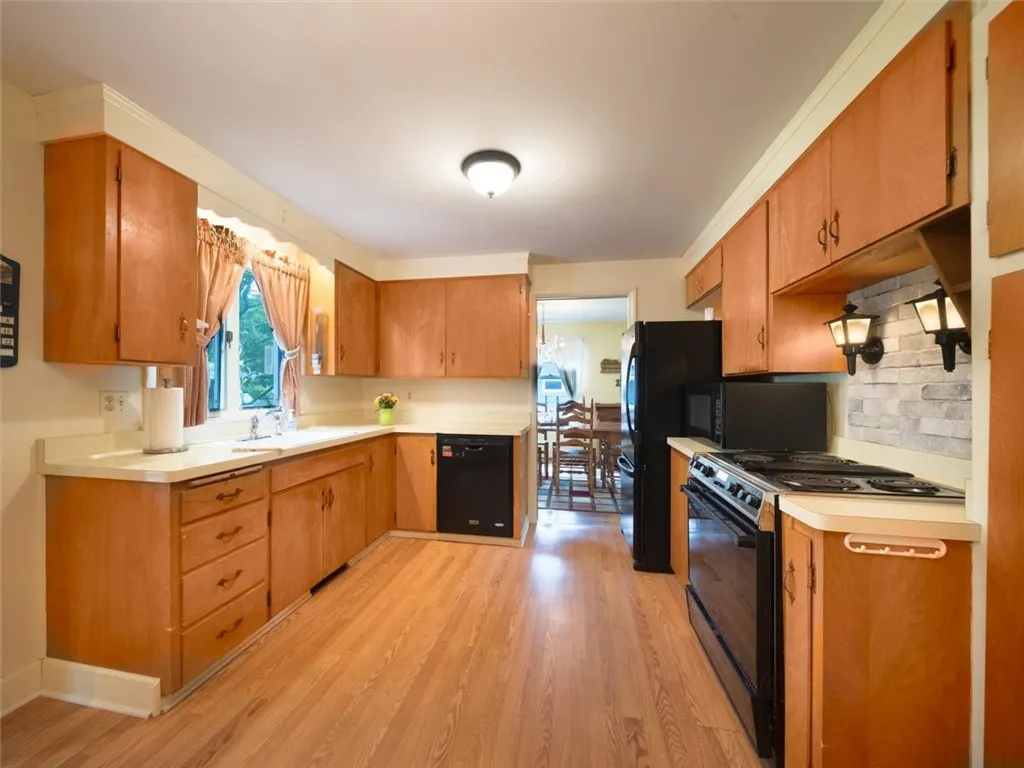 660 Westside Drive, Gates, New York 14624, Gates, New York 14624, 3 Bedrooms Bedrooms, 9 Rooms Rooms,1 BathroomBathrooms,Residential,For Sale,660 Westside Drive, Gates, New York 14624,R1623869