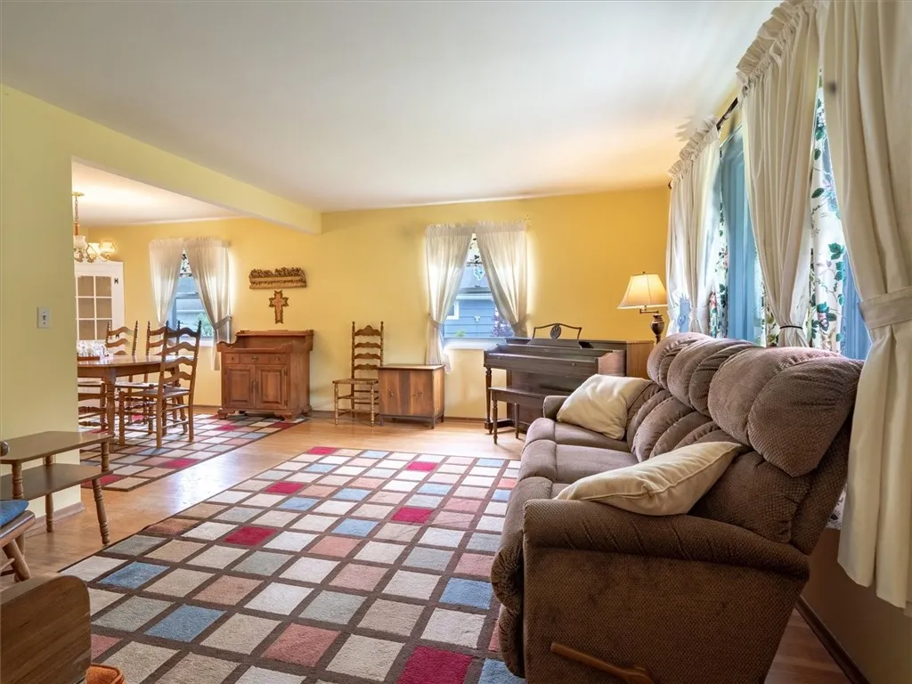 660 Westside Drive, Gates, New York 14624, Gates, New York 14624, 3 Bedrooms Bedrooms, 9 Rooms Rooms,1 BathroomBathrooms,Residential,For Sale,660 Westside Drive, Gates, New York 14624,R1623869