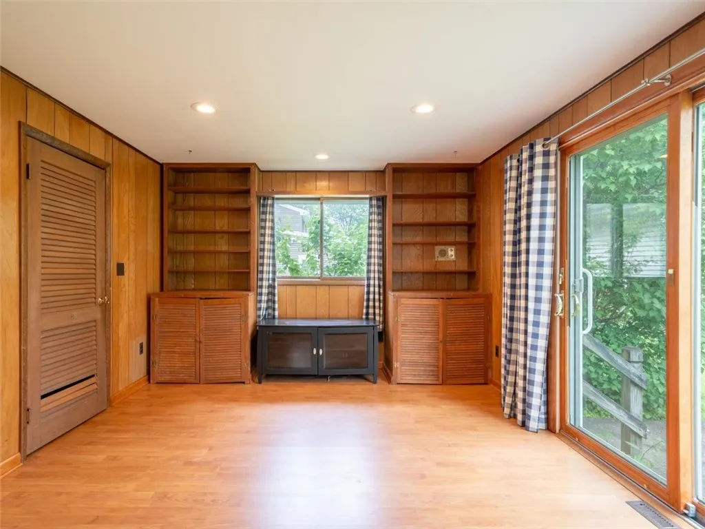 660 Westside Drive, Gates, New York 14624, Gates, New York 14624, 3 Bedrooms Bedrooms, 9 Rooms Rooms,1 BathroomBathrooms,Residential,For Sale,660 Westside Drive, Gates, New York 14624,R1623869