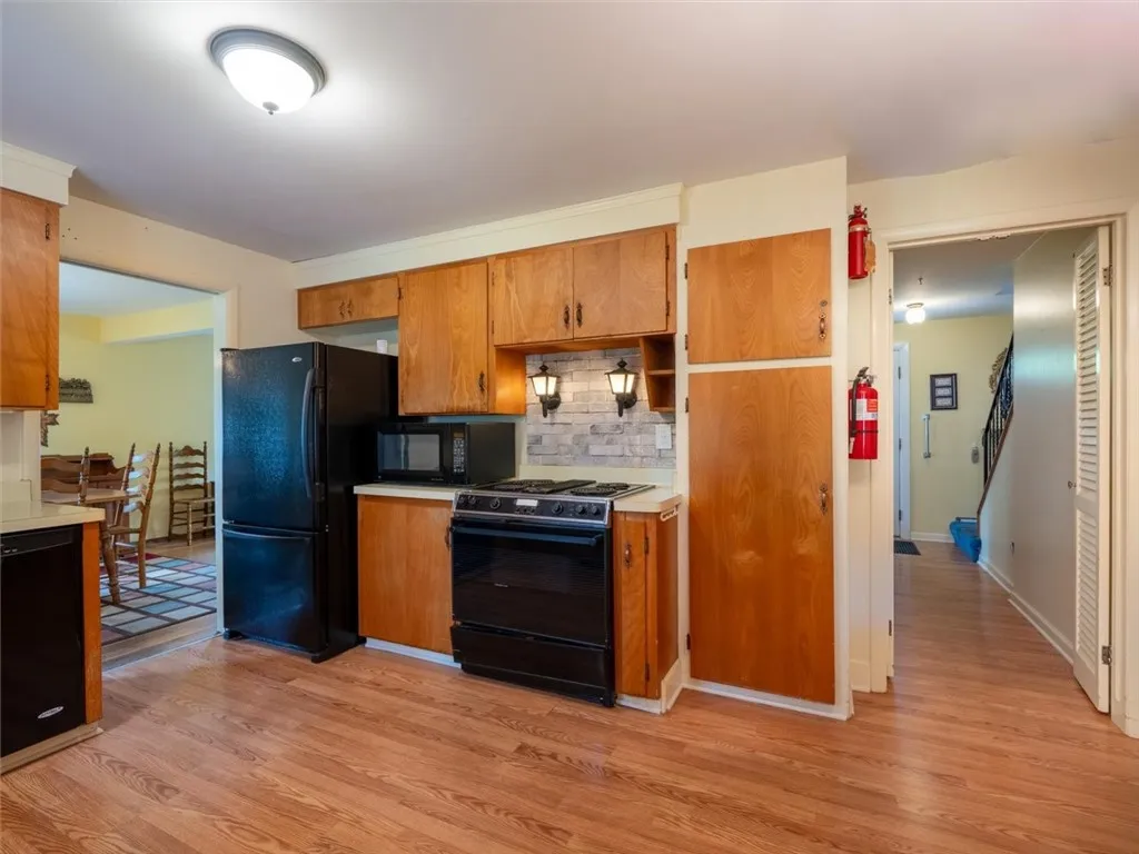 660 Westside Drive, Gates, New York 14624, Gates, New York 14624, 3 Bedrooms Bedrooms, 9 Rooms Rooms,1 BathroomBathrooms,Residential,For Sale,660 Westside Drive, Gates, New York 14624,R1623869