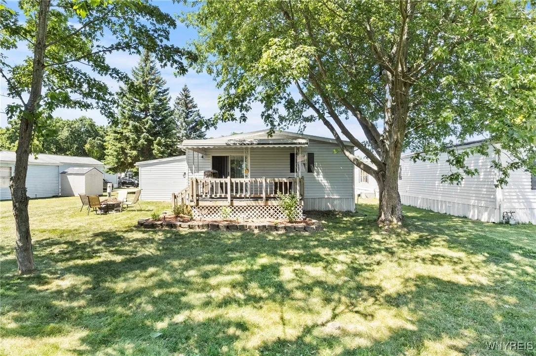 Spacious Yard & Back Deck
