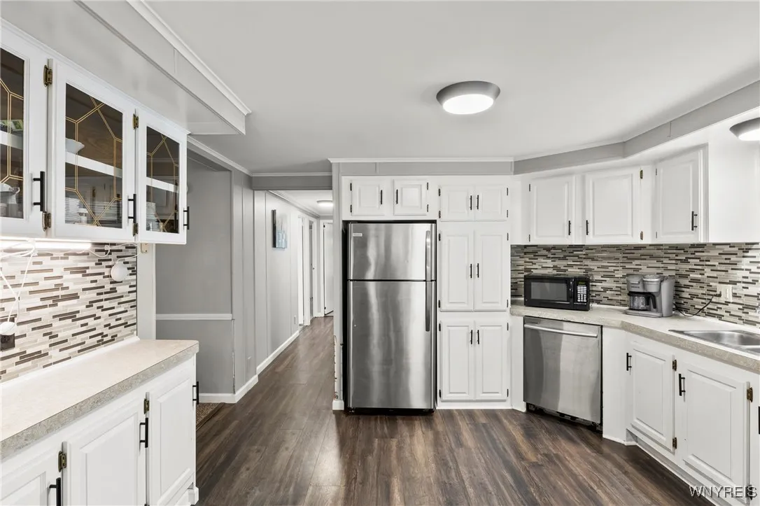 Kitchen - Fridge/Stove 4 yrs old, Dishwasher 2 yrs old