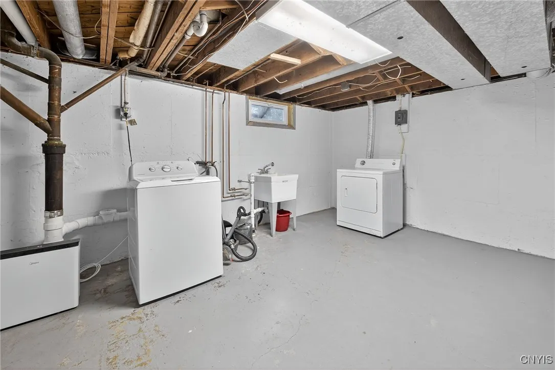 111 Patricia Lane, Cicero, New York 13212, Cicero, New York 13212, 3 Bedrooms Bedrooms, 9 Rooms Rooms,2 BathroomsBathrooms,Residential Lease,For Rent,111 Patricia Lane, Cicero, New York 13212,S1623875