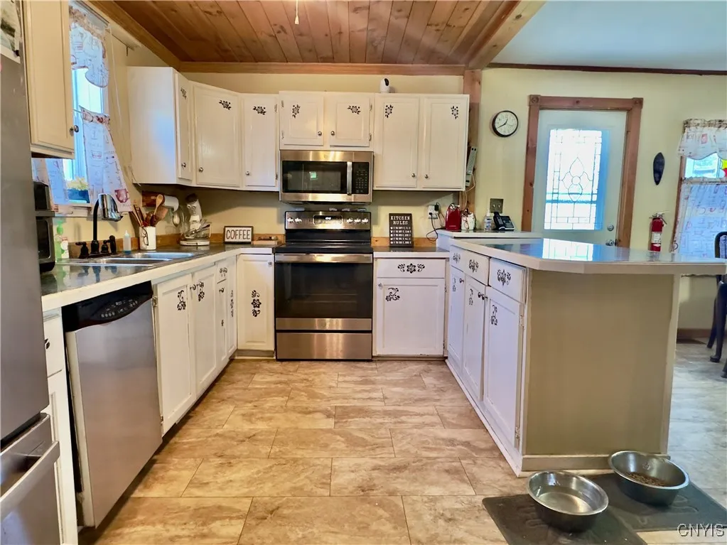 6126 Lowell Road, Westmoreland, New York 13440, Westmoreland, New York 13440, 5 Bedrooms Bedrooms, ,3 BathroomsBathrooms,Residential,For Sale,6126 Lowell Road, Westmoreland, New York 13440,S1623968