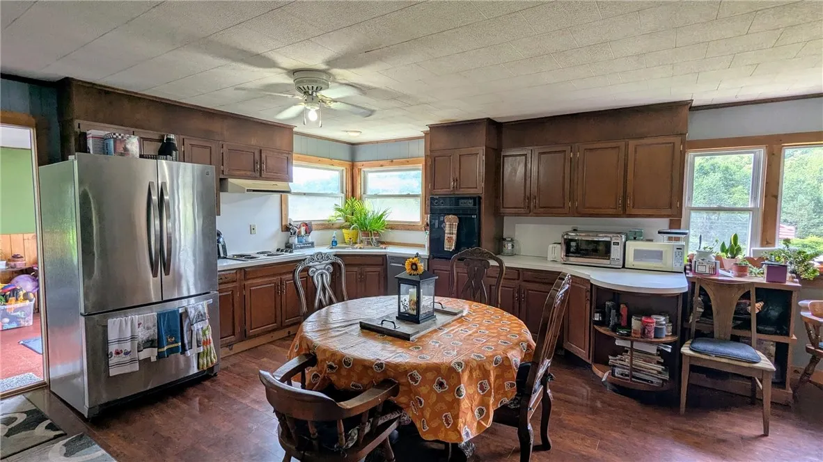 Another view of kitchen