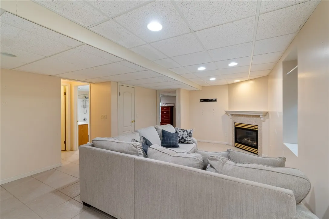 Even another GAS FIREPLACE!