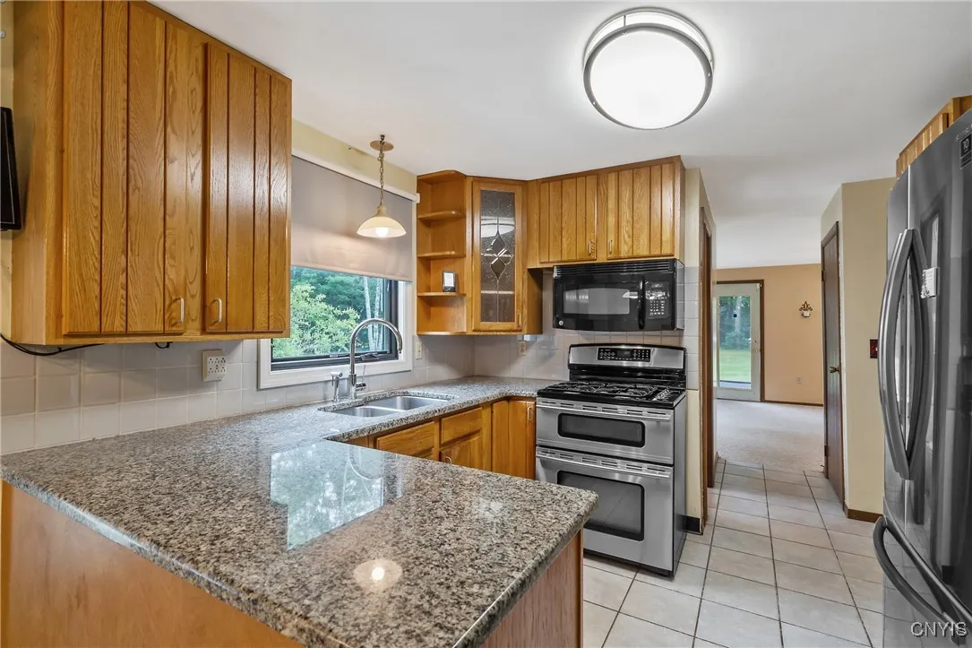 2 Monroe Boulevard, West Monroe, New York 13167, West Monroe, New York 13167, 3 Bedrooms Bedrooms, 9 Rooms Rooms,1 BathroomBathrooms,Residential,Closed,2 Monroe Boulevard, West Monroe, New York 13167,0,S1623921