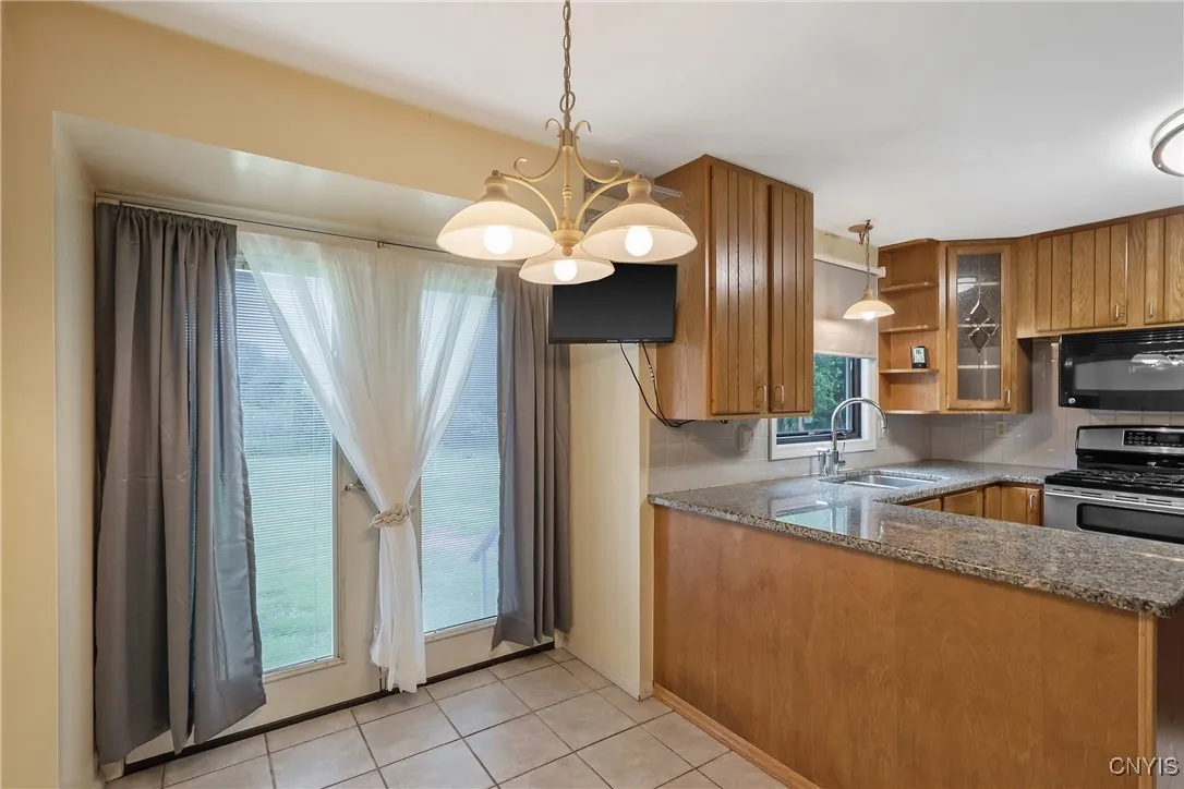 2 Monroe Boulevard, West Monroe, New York 13167, West Monroe, New York 13167, 3 Bedrooms Bedrooms, 9 Rooms Rooms,1 BathroomBathrooms,Residential,Closed,2 Monroe Boulevard, West Monroe, New York 13167,0,S1623921