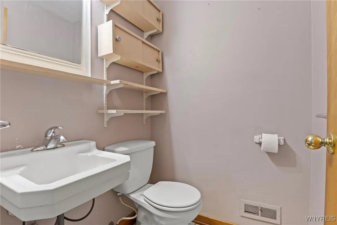 559 Mapleview Road, Cheektowaga, New York 14225, Cheektowaga, New York 14225, 3 Bedrooms Bedrooms, 7 Rooms Rooms,1 BathroomBathrooms,Residential,For Sale,559 Mapleview Road, Cheektowaga, New York 14225,B1623963