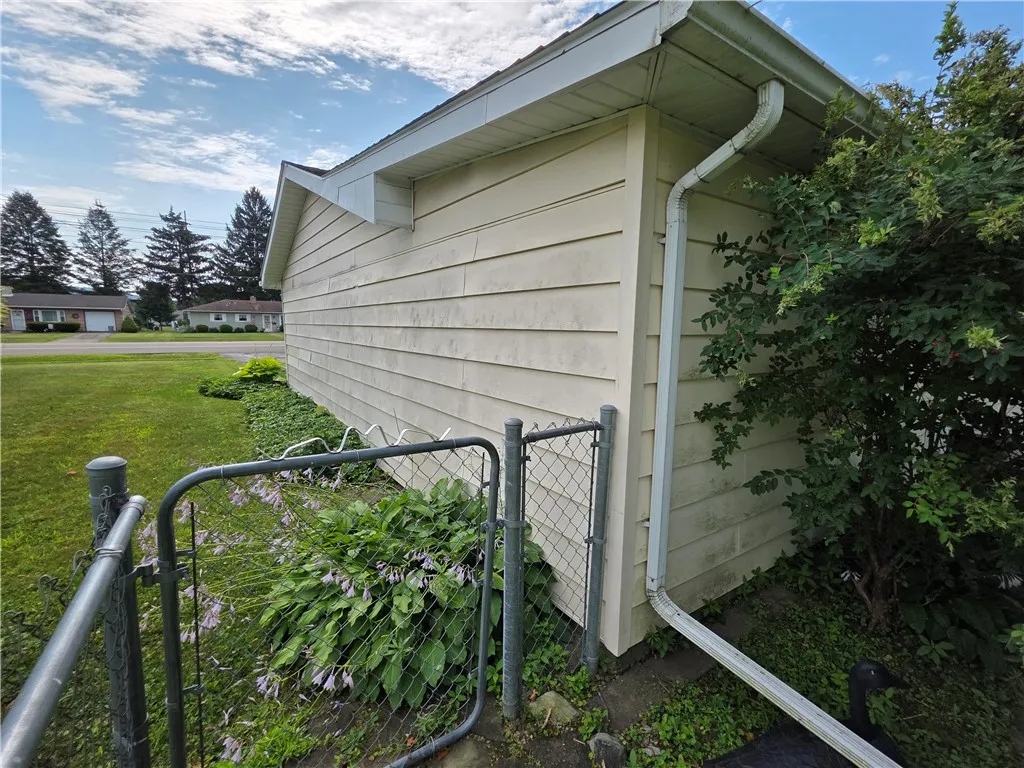 2805 Westinghouse Road, Horseheads, New York 14845, Horseheads, New York 14845, 3 Bedrooms Bedrooms, 8 Rooms Rooms,1 BathroomBathrooms,Residential,For Sale,2805 Westinghouse Road, Horseheads, New York 14845,R1623987