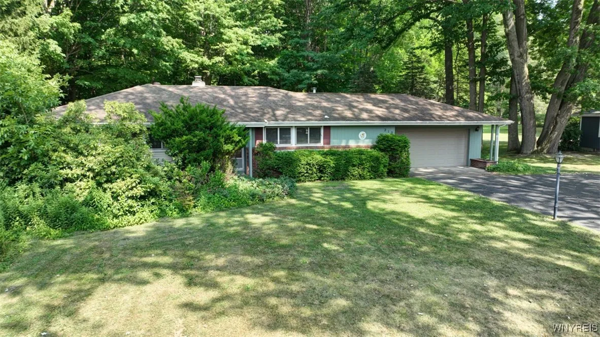 215 Hilltop Drive, Elma, New York 14059, Elma, New York 14059, 4 Bedrooms Bedrooms, 11 Rooms Rooms,2 BathroomsBathrooms,Residential,For Sale,215 Hilltop Drive, Elma, New York 14059,B1623929