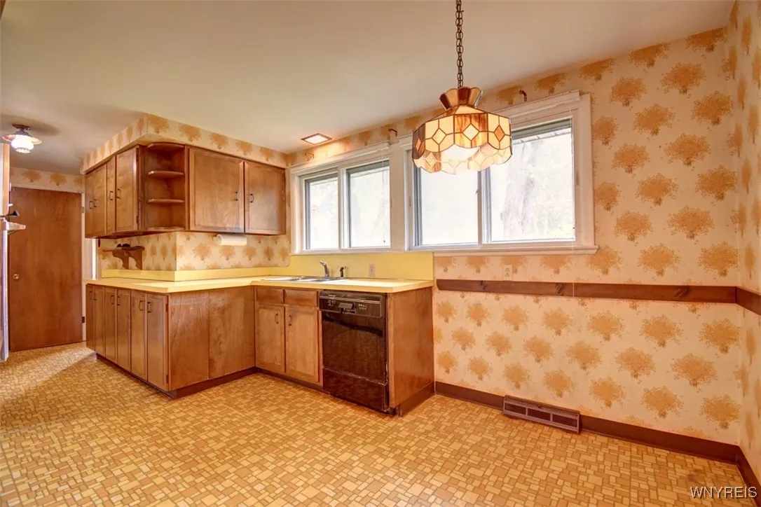215 Hilltop Drive, Elma, New York 14059, Elma, New York 14059, 4 Bedrooms Bedrooms, 11 Rooms Rooms,2 BathroomsBathrooms,Residential,For Sale,215 Hilltop Drive, Elma, New York 14059,B1623929