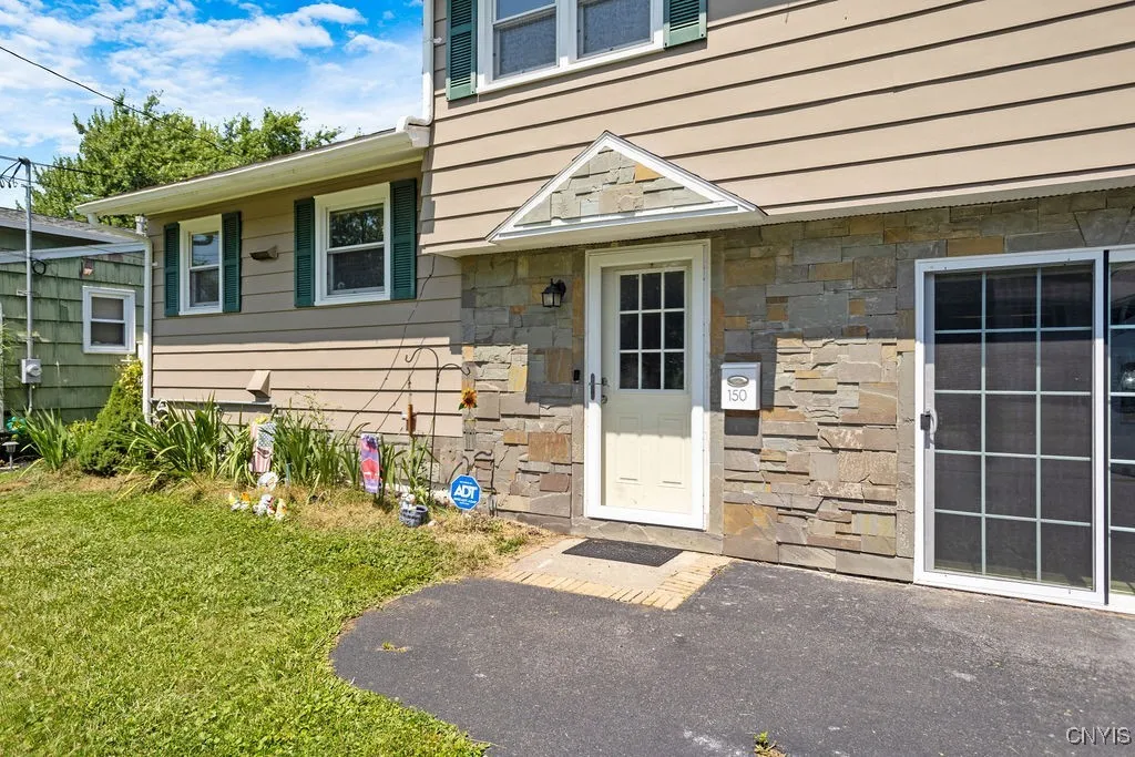 150 Glendale Avenue, Salina, New York 13088, Salina, New York 13088, 3 Bedrooms Bedrooms, 6 Rooms Rooms,2 BathroomsBathrooms,Residential,For Sale,150 Glendale Avenue, Salina, New York 13088,S1623993