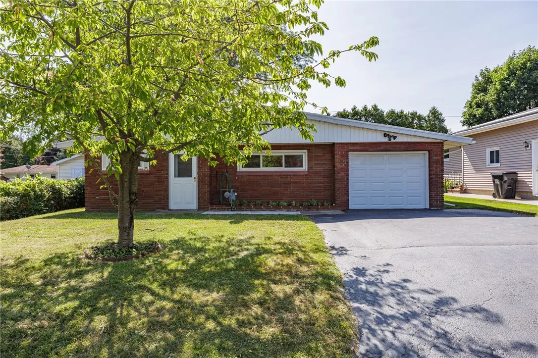 2381 Long Pond Road, Gates, New York 14606, Gates, New York 14606, 3 Bedrooms Bedrooms, 7 Rooms Rooms,1 BathroomBathrooms,Residential,For Sale,2381 Long Pond Road, Gates, New York 14606,R1624027