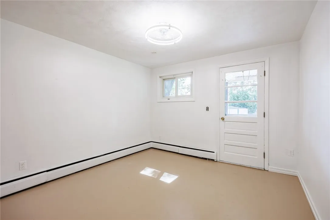2nd bedroom that leads to the fenced in backyard