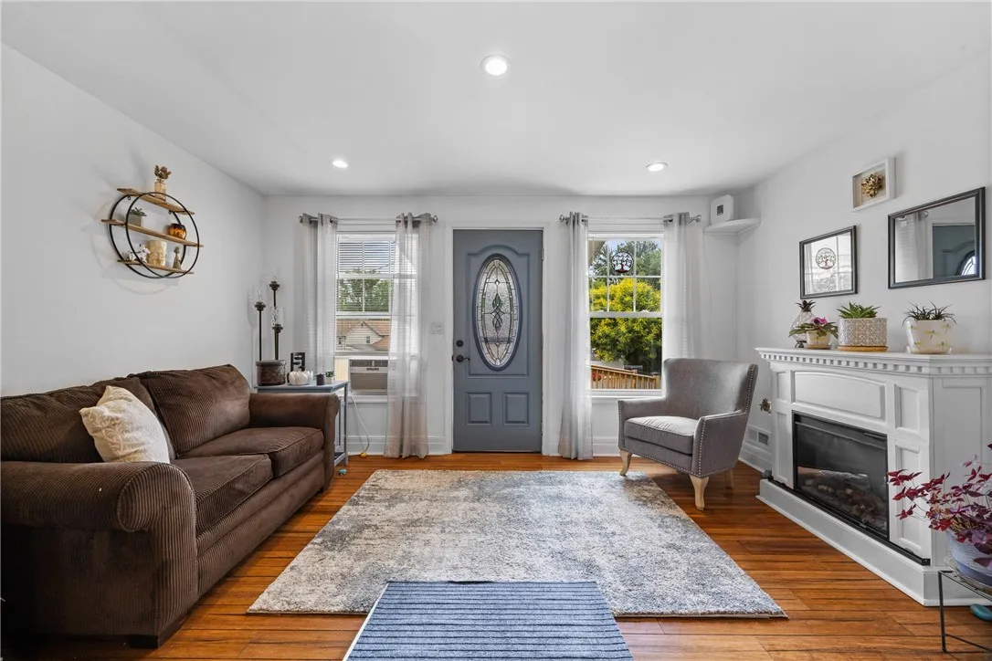 11 Orchard Street, Galen, New York 14433, Galen, New York 14433, 4 Bedrooms Bedrooms, 7 Rooms Rooms,1 BathroomBathrooms,Residential,For Sale,11 Orchard Street, Galen, New York 14433,R1623096