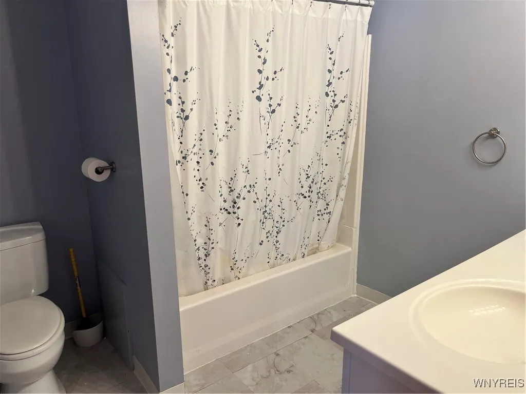 206 Hillcrest Drive, Amherst, New York 14226, Amherst, New York 14226, 4 Bedrooms Bedrooms, 9 Rooms Rooms,2 BathroomsBathrooms,Residential Lease,For Rent,206 Hillcrest Drive, Amherst, New York 14226,B1623952