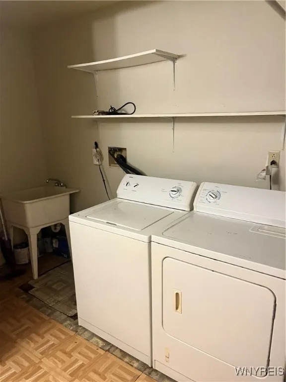 206 Hillcrest Drive, Amherst, New York 14226, Amherst, New York 14226, 4 Bedrooms Bedrooms, 9 Rooms Rooms,2 BathroomsBathrooms,Residential Lease,For Rent,206 Hillcrest Drive, Amherst, New York 14226,B1623952