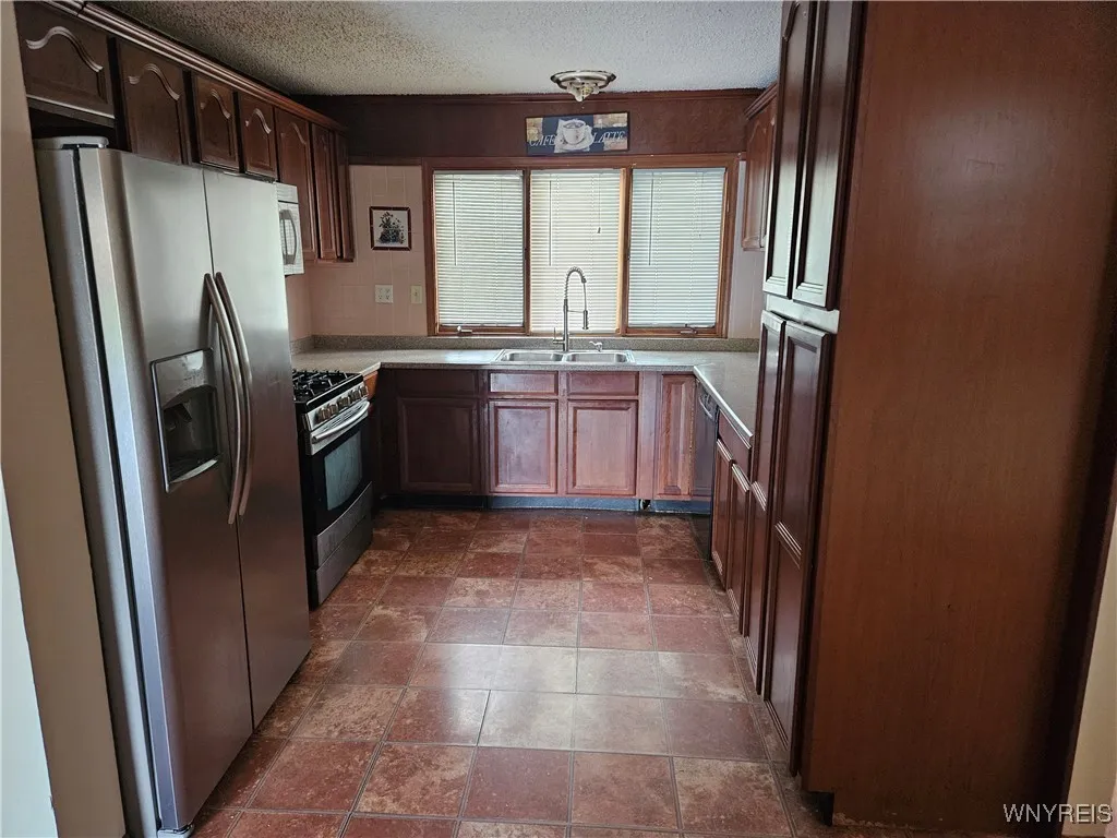 206 Hillcrest Drive, Amherst, New York 14226, Amherst, New York 14226, 4 Bedrooms Bedrooms, 9 Rooms Rooms,2 BathroomsBathrooms,Residential Lease,For Rent,206 Hillcrest Drive, Amherst, New York 14226,B1623952