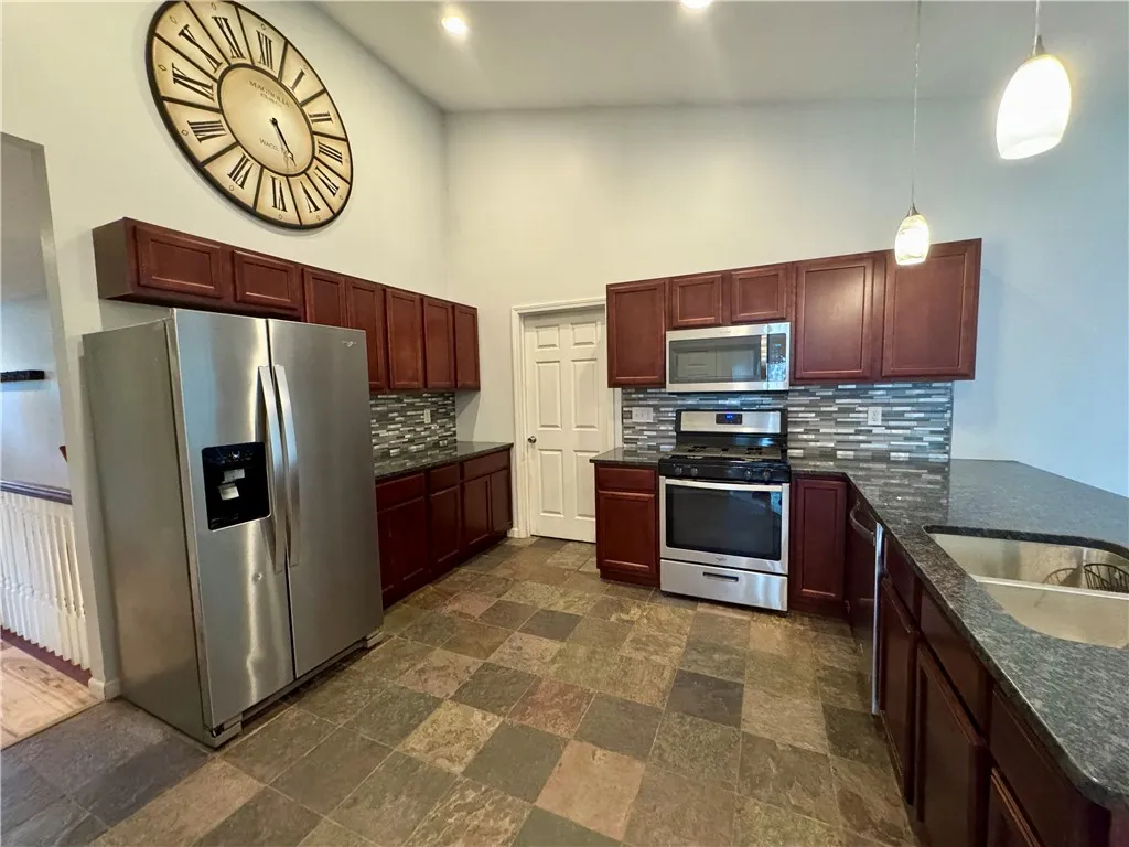 3 Ivy Lane, Geneseo, New York 14454, Geneseo, New York 14454, 3 Bedrooms Bedrooms, 8 Rooms Rooms,2 BathroomsBathrooms,Residential,For Sale,3 Ivy Lane, Geneseo, New York 14454,R1623926