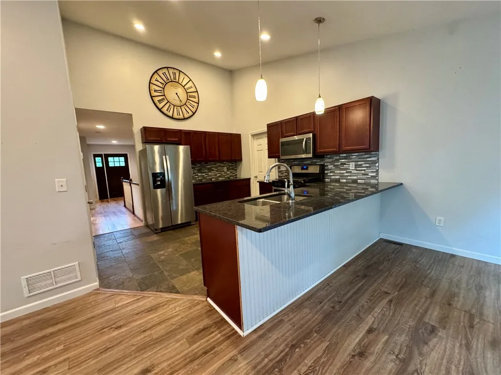 3 Ivy Lane, Geneseo, New York 14454, Geneseo, New York 14454, 3 Bedrooms Bedrooms, 8 Rooms Rooms,2 BathroomsBathrooms,Residential,For Sale,3 Ivy Lane, Geneseo, New York 14454,R1623926