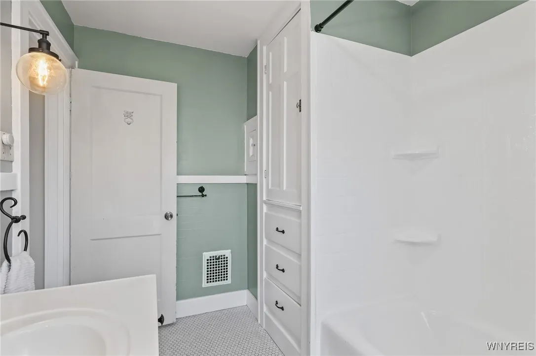 328 Wardman Road, Tonawanda, New York 14217, Tonawanda, New York 14217, 3 Bedrooms Bedrooms, 7 Rooms Rooms,2 BathroomsBathrooms,Residential,For Sale,328 Wardman Road, Tonawanda, New York 14217,B1622779