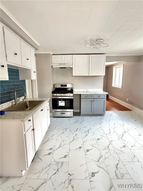 2019 Broadway, Buffalo, New York 14212, Buffalo, New York 14212, 2 Bedrooms Bedrooms, 5 Rooms Rooms,1 BathroomBathrooms,Residential Lease,For Rent,2019 Broadway, Buffalo, New York 14212,B1624050
